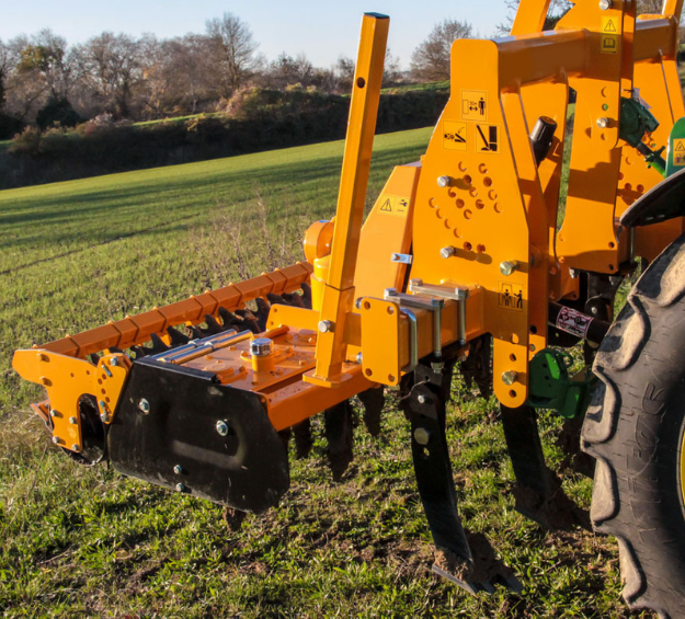 compact and robust subsoiler